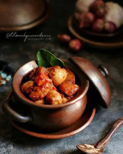 Sepiring semur tahu. (Liputan6.com/IG/tataa_9)