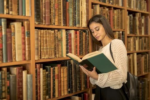 Ilustrasi Membaca Buku Credit: pexels.com/Namera