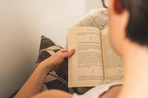 Ilustrasi Membaca Buku Credit: pexels.com/Namera