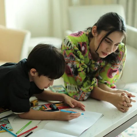 anak usia dini adalah Ilustrasi dibuat Stable Diffusion