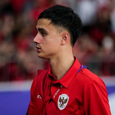 Pemain Timnas Indonesia, Eliano Reijnders duduk di bangku cadangan pada laga lanjutan putaran ketiga Grup C Kualifikasi Piala Dunia 2026 melawan Arab Saudi di Stadion Utama Gelora Bung Kar
