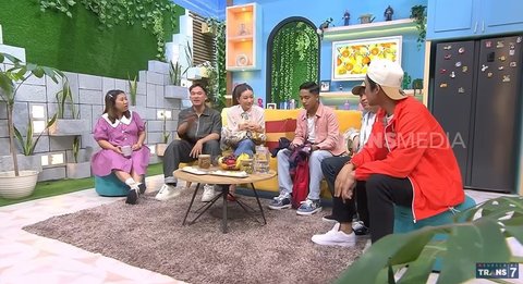 Meski Membelakangi Host, Sikap Sopan Betrand Peto Saat Wawancara Menuai Pujian