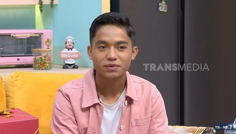 Meski Membelakangi Host, Sikap Sopan Betrand Peto Saat Wawancara Menuai Pujian