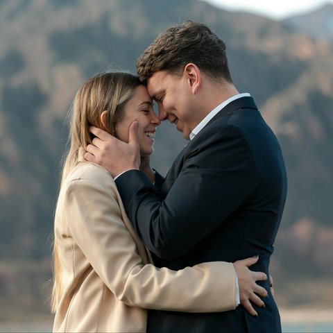 10 Tanda Laki-Laki Benar-Benar Sayang Padamu, No. 5 Pasti Bikin Kamu Terharu!