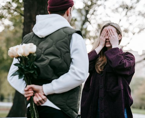 10 Tanda Laki-Laki Benar-Benar Sayang Padamu, No. 5 Pasti Bikin Kamu Terharu!