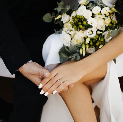 10 Tanda Laki-Laki Benar-Benar Sayang Padamu, No. 5 Pasti Bikin Kamu Terharu!