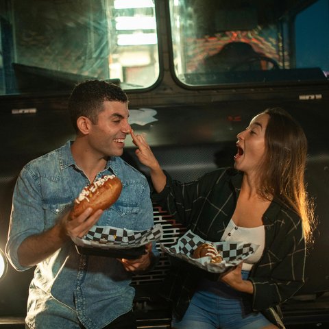 10 Tanda Laki-Laki Benar-Benar Sayang Padamu, No. 5 Pasti Bikin Kamu Terharu!