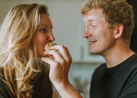 10 Tanda Laki-Laki Benar-Benar Sayang Padamu, No. 5 Pasti Bikin Kamu Terharu!