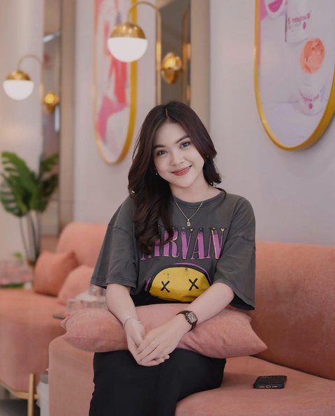 Profil dan Biodata Dinda Teratu, Penyanyi Dangdut yang Viral dengan Lagu 'Gara-Gara Sebotol'