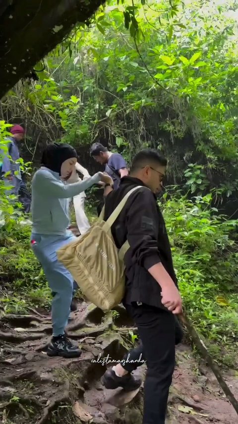 Sederet Keromantisan Irish Bella dan Haldy Sabri Liburan Bareng Sahabat, Makin Mesra - Lengket Satu Sama Lain