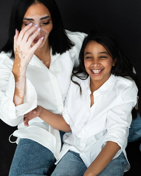 Potret Kebersamaan Logina Salah Miss Universe Mesir 2024 dengan Putrinya yang Cantik