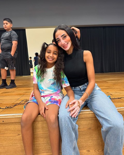 Potret Kebersamaan Logina Salah Miss Universe Mesir 2024 dengan Putrinya yang Cantik