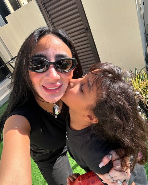 Potret Kebersamaan Logina Salah Miss Universe Mesir 2024 dengan Putrinya yang Cantik