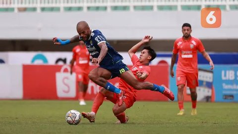 Pemain Persib Bandung, Nick Kuipers berbicara saat konferensi pers di Stadion Gelora Bangkalan, Madura, Kamis (30/5/2024) jelang laga leg kedua final Championship Series BRI Liga 1 2023/20