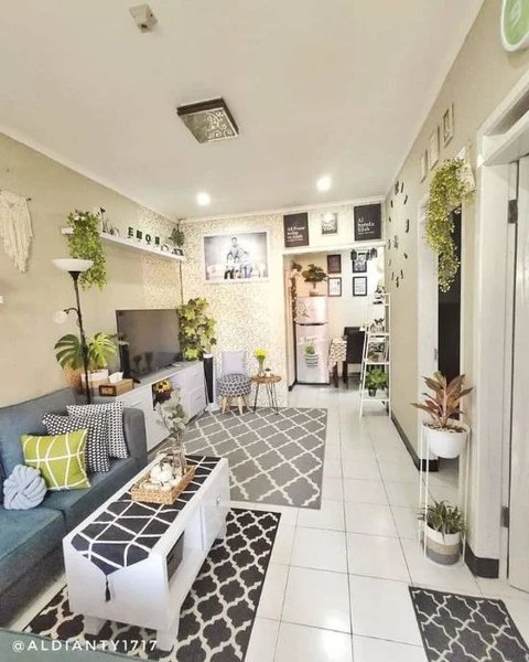 Ruang Keluarga dengan Sentuhan Tanaman