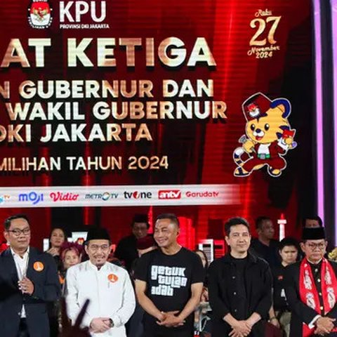 Tiga calon gubernur dan calon wakil gubernur, Ridwan Kamil-Suswono, Dharma Pongrekun-Kun Wardana, dan Pramono Anung-Rano Karno berfoto bersama usai mengikuti debat ketiga Pemilihan Kepala Dae