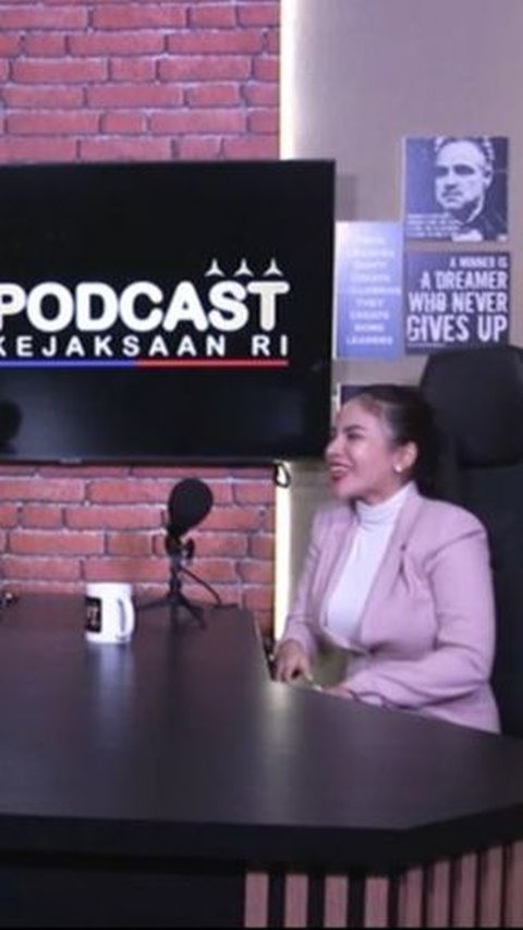 Video: Podcast Kejaksaan RI Hadirkan Dinar Candy, Obrol Hadiah Sampai Uang Saweran