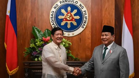 Mary Jane Fiesta Veloso (tengah) saat mengkuti perayaan hari kartini di Lapas Wirogunan,Yogyakarta, (23/4). Mengenakan kebaya berwarna putih, Mary tampak ceria mengikuti kegiatan yang diadaka