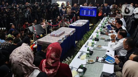 Menko Polkam, Budi Gunawan juga mengatakan, ada 80 ribu pemain judi online yang usianya di bawah 10 tahun. (Liputan6.com/Angga Yuniar)