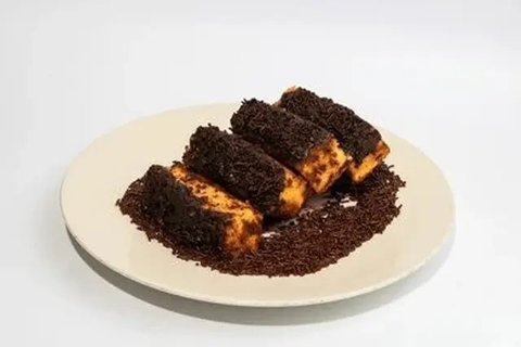 Kue Bandros (Credit: Shutterstock/tyasindayanti)