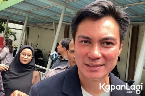 "Ah, itu mah orang-orang aja yang bikin ramai," ujar Baim Wong di Pengadilan Agama (PA) Jakarta Selatan, Rabu (20/11/2024).