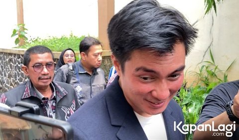 Saat ditanya lebih lanjut soal kedekatannya dengan Nagita, Baim menjelaskan bahwa hubungan baik di antara mereka sudah terjalin sejak lama. "Dari dulu juga semuanya sudah dekat," katanya.