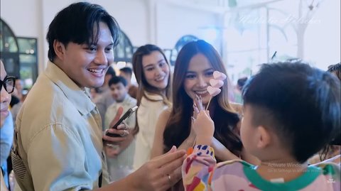 7 Potret Adzam di Perayaan Ultah Azura, Ditemani Rizky Febian dan Akrab dengan Mahalini