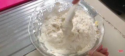 Tips Membuat Bakwan Sayur Renyah Tanpa Banyak Minyak (Credit: Youtube/Ghaziya Warita)