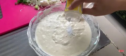 Tips Membuat Bakwan Sayur Renyah Tanpa Banyak Minyak (Credit: Youtube/Ghaziya Warita)