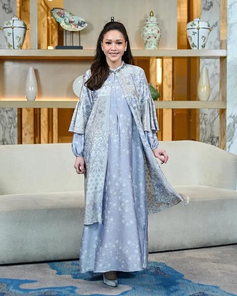 Gamis Layer Dengan Belt (Sumber instagram: @diniyaan)