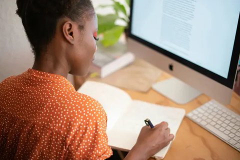 5 Tanda Kamu Cerdas yang Terlihat dari Tulisan Tanganmu | copyright pexels.com/Lisa Fotios