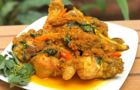 Ayam Woku Kemangi. (Sumber: Instagram/zona.makan)