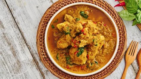 Ayam Woku Kemangi. (Sumber: Instagram/zona.makan)