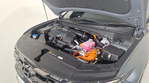 New TUCSON menawarkan desain eksterior sporty dan elegan yang menciptakan kesan bold dan berani di jalan (Arief A/Liputan6.com)