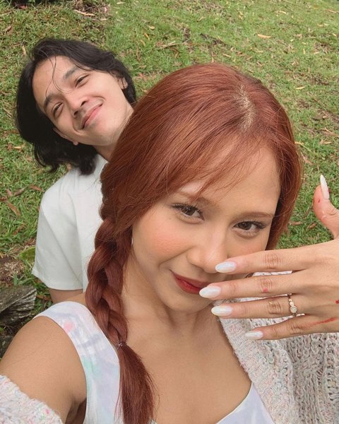 7 Gaya Pacaran Nadin Amizah dan Faishal Tanjung yang Menggemaskan dan Jadi Couple Goals