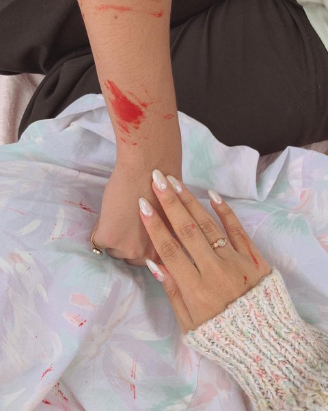 7 Gaya Pacaran Nadin Amizah dan Faishal Tanjung yang Menggemaskan dan Jadi Couple Goals