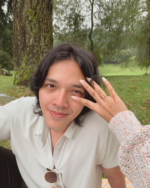 7 Gaya Pacaran Nadin Amizah dan Faishal Tanjung yang Menggemaskan dan Jadi Couple Goals