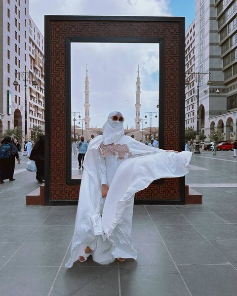 &amp;quot;Menurut fatwa MUI, walaupun diubah jenis kelaminnya, secara lahiriah dia tetaplah seorang laki-laki dan dalam setiap proses (umrah) harus tetap menggunakan tata cara seorang laki-laki,&amp;quot; lanjutnya.