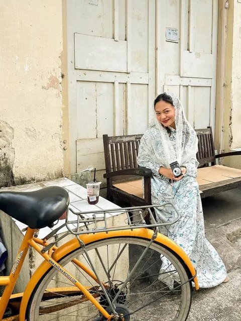 Inspirasi Gamis Elegan untuk Lebaran 2025 dari Deretan Artis Indonesia
