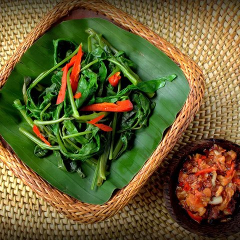 5 Ide Olahan Kangkung yang Murah dan Sehat untuk Makan Siang Ala Rumahan | copyright freepik