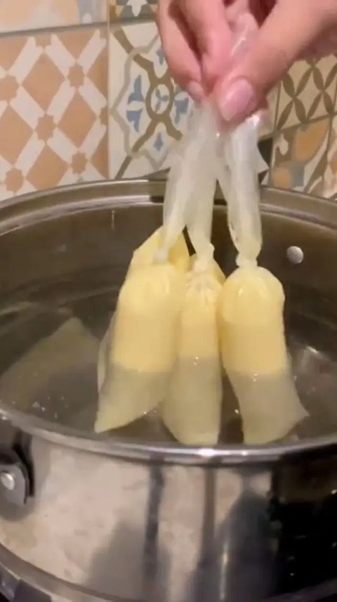Hanya dengan 3 Bahan, Ini Cara Mudah Bikin Tahu Sutra (TikTok/@ameliasmsd)