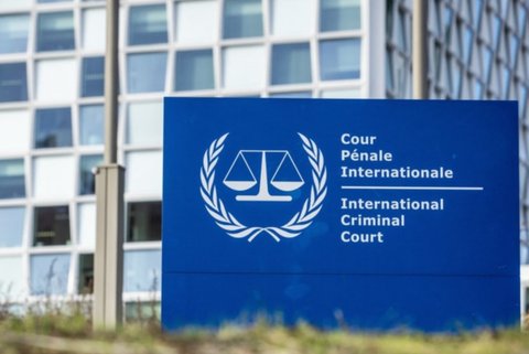Mahkamah Pidana Internasional &nbsp;(ICC) mengeluarkan surat perintah penangkapan terhadap Perdana Menteri Israel Benjamin Netanyahu dan kepala militer Hamas, Mohammed Deif. Uni Eropa minta keputusan ICC dihormati dan diimplementasikan.