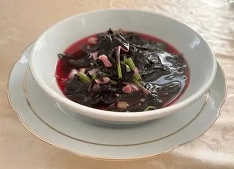 Daun Bayam Merah Sayur (Credit: Shutterstock/lovelypeace)