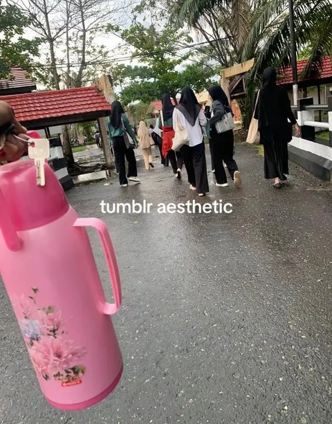 Potret Termos Jadul Ini Emak-emak Relate. (Sumber: X/@salsatrash/@adhityol)