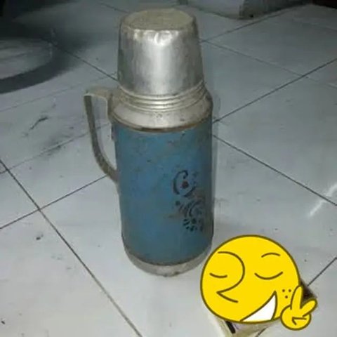 Potret Termos Jadul Ini Emak-emak Relate. (Sumber: X/@salsatrash/@adhityol)