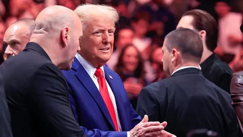 Ini menjadi kunjungan pertama Presiden terpilih Amerika Serikat (AS), Donald Trump ke peluncuran Starship. (Brandon Bell/Getty Images North America/Getty Images via AFP)