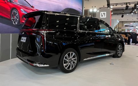 MG G90 dengan mesin Turbo 2.0.
