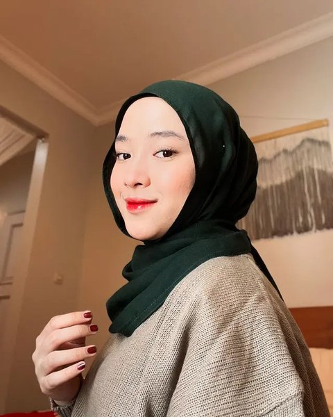 Apes menimpa Nissa Sabyan. Ia dihantam 18 ribuan komentar setelah ketahuan dinikahi Ayus Sabyan bekas suami Ririe Fairus. Seruan boikot berkumandang. (Foto: Dok. Instagram @nissa_sabyan)