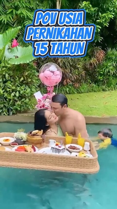 15 Tahun Pernikahan, Ini 7 Potret Kebersamaan Titi Kamal dan Christian Sugiono yang Romantis Terus - bak Masih Pacaran