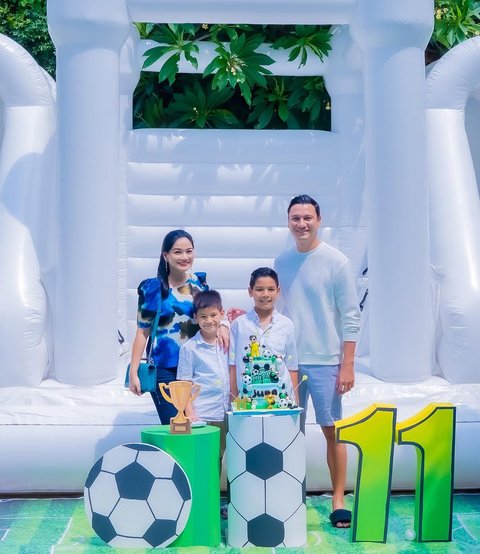 15 Tahun Pernikahan, Ini 7 Potret Kebersamaan Titi Kamal dan Christian Sugiono yang Romantis Terus - bak Masih Pacaran